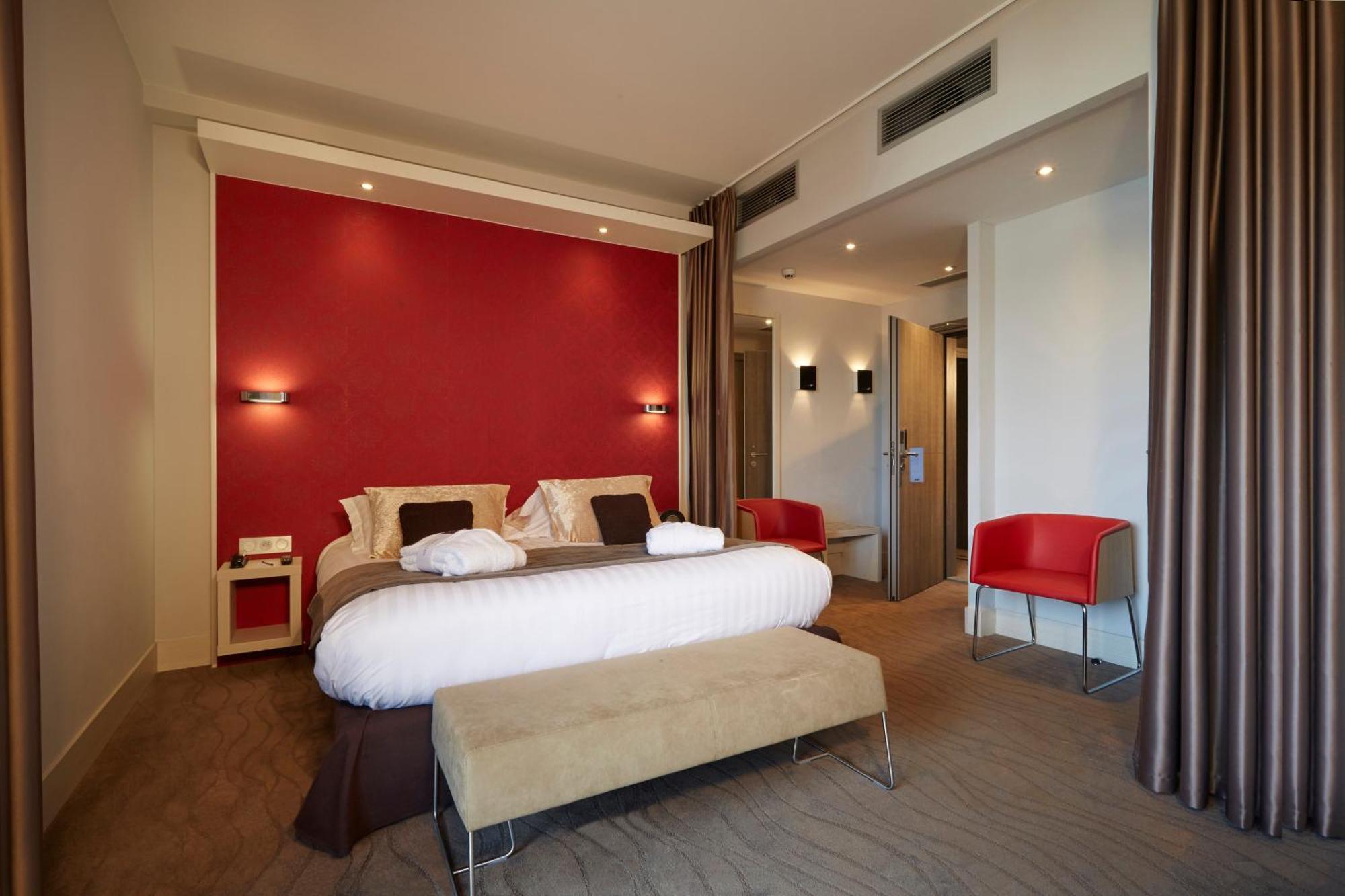 Kyriad Prestige Lyon Est - Saint Priest Eurexpo Hotel And Spa Luaran gambar